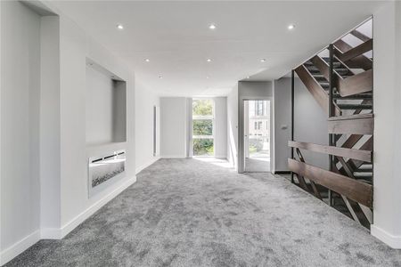 4 bedroom house in Swiss Cottage - Photo 2