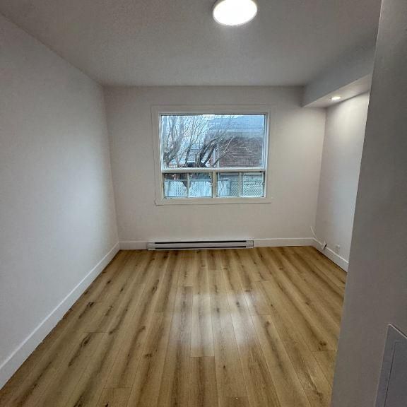 2 1/2 entièrement rénové – Saint-Jérôme (quartier Saint-Antoine) - Photo 1