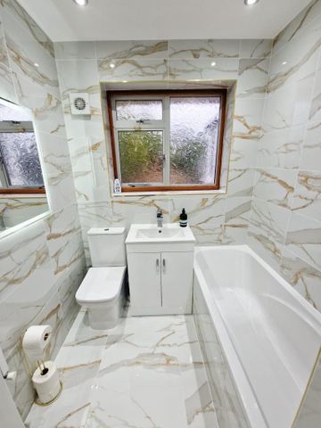 2 bedroom semi-detached bungalow to rent - Photo 4