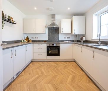 3 bedroom semi-detached house to rent - Photo 4