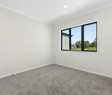 Modern Living, Nothing Short of Stunning - Photo 6