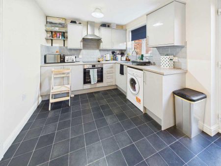 2 bedroom semi-detached house to rent - Photo 3