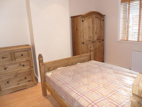 4 bedroom semi-detached house to rent - Photo 1