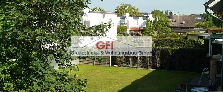 Obergeschosswohnung mit eigenem Garten, Garage und Balkon! - Foto 1