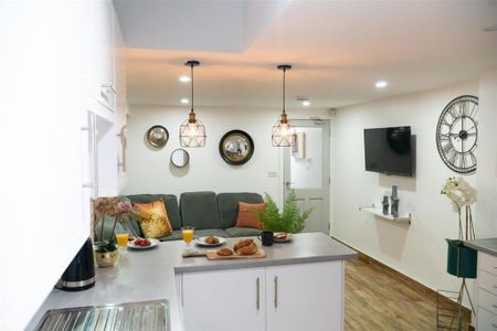 1 bedroom in a house share to rent - Photo 3