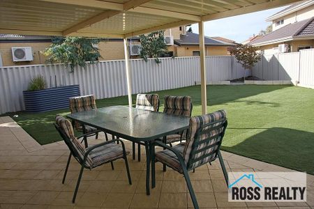 WELL-PRESENTED 3X1 HOME IN ULTRA-CONVENIENT LOCATION - Photo 4