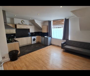 1 Bed Flat, Lower Addiscombe Road, CR0 - Photo 2