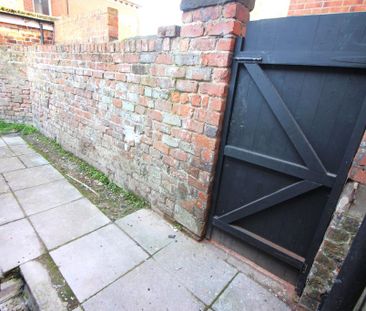 3 bedroom semi-detached house to rent - Photo 2