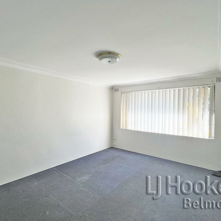 MINUTES FROM SCHOOLS & PUBLIC TRANSPORT - Photo 1