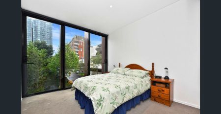 East-Facing Three Bedroom Apartment with Modern, Contemporary Design - Photo 4