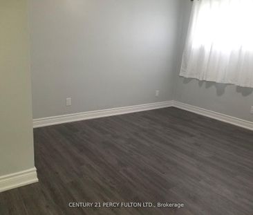 For Lease - 1033 Centre Street, Whitby, Ontario - Photo 2