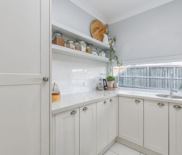 A Home of Distinction - Where Elegance Meets Everyday Life - Photo 5