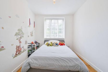 3 bedroom flat to rent - Photo 4