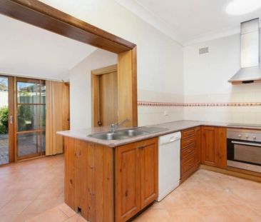 FAMILY HOME IN SOUGHT AFTER LOCATION - Photo 5