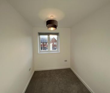 4 bedroom end of terrace house to rent - Photo 3