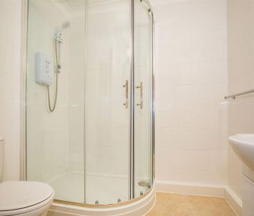 1 bedroom retirement property to rent - Photo 6