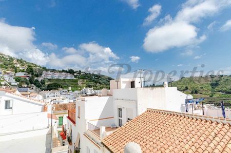 Townhouse in Cómpeta, Inland Andalucia in the mountains - Photo 2