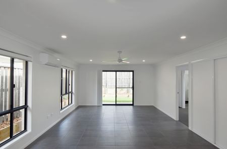 HOME IN POPULAR ESTATE! - Photo 3