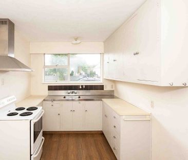 Must see 2 bedroom house, bigger than most. - Photo 4