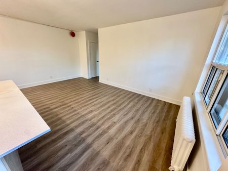 For Lease - 11 Wingreen Court Unit# 4, Toronto, Ontario - Photo 4