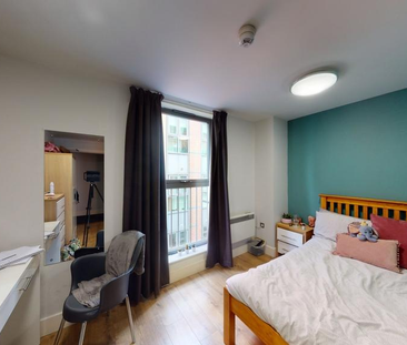 3 bedroom flat to rent - Photo 2