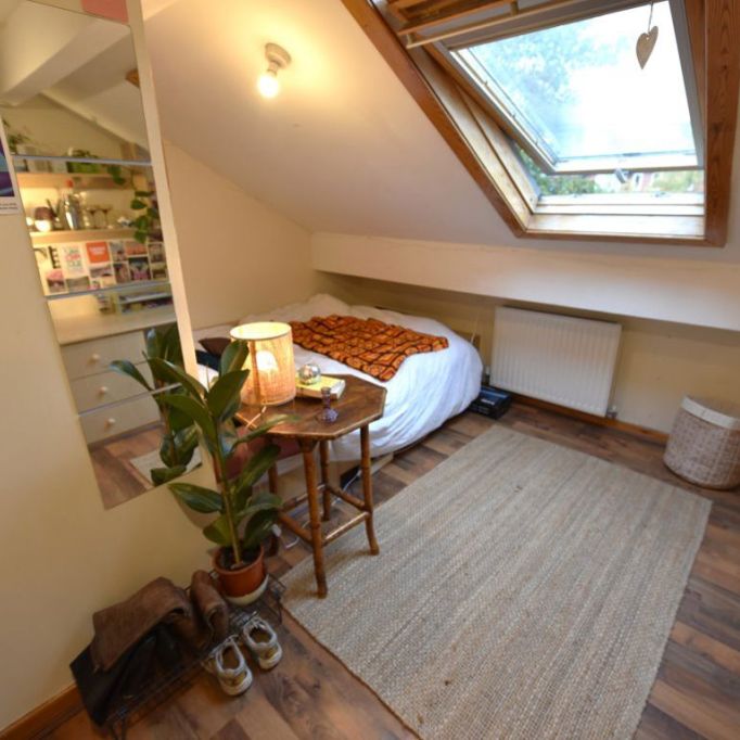 6 bedroom Flat in Brudenell Road, Leeds - Photo 1