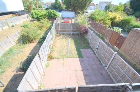 2 bedroom maisonette to rent - Photo 2