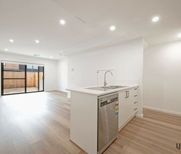 Townhouse in Millie complex! - Photo 2