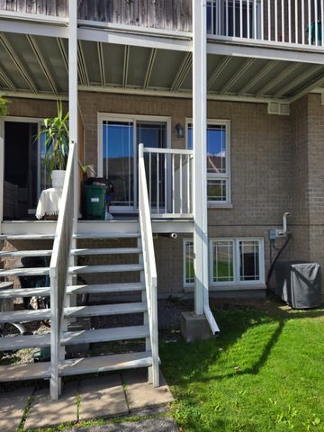 For Lease - 266 Paseo Private, South of Baseline to Knoxdale, Ontario - Photo 4