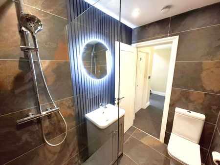 Stylish shared home, central in Scarborough Room 2 - Photo 4