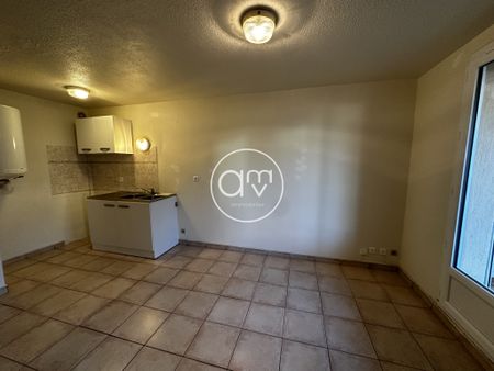 Location Appartement 2 pièces 29m² LA SEYNE SUR MER 83500 - Photo 2