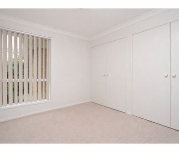 Spacious Family Home with Air Conditioning & Large Fenced Yard - Photo 5