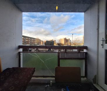 3 Bed Terraced House, Hathaway Crescent, E12 - Photo 3