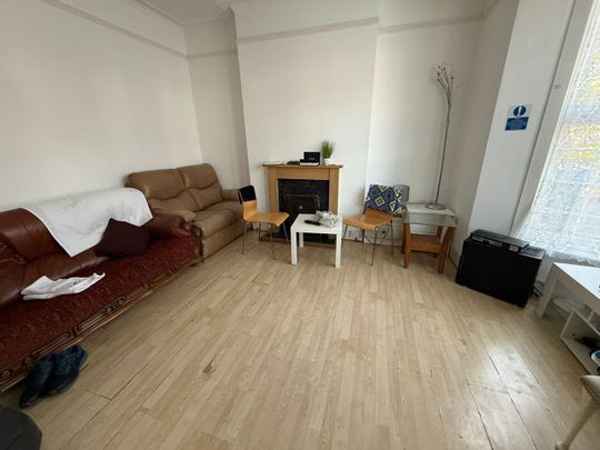 Room in a Shared House, Grosvenor Road, IG1 - Photo 1