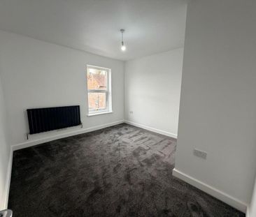 5 bedroom semi-detached house to rent - Photo 3