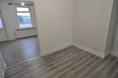 3 bed Terraced - To Let - Photo 4