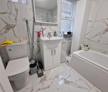 4 bedroom terraced house to rent - Photo 5