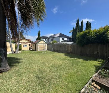 FULL BRICK SEMI HOME - Photo 2