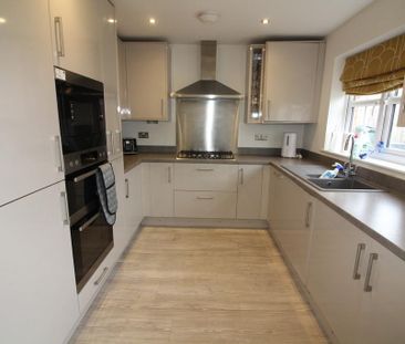 3 bedroom semi-detached house to rent - Photo 6