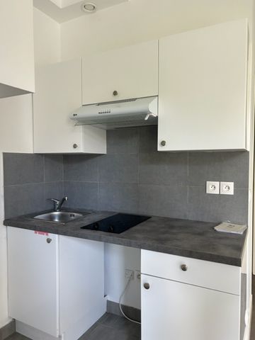 Location Appartement 1 pièce 23m² ST MAUR DES FOSSES 94210 - Photo 3