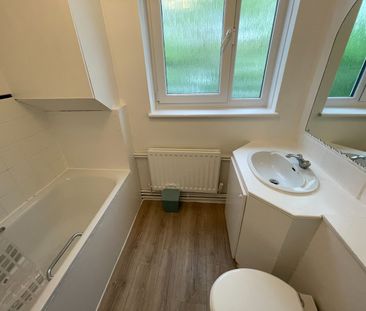 Room in a Shared House, Blomfield Court, SW11 - Photo 6