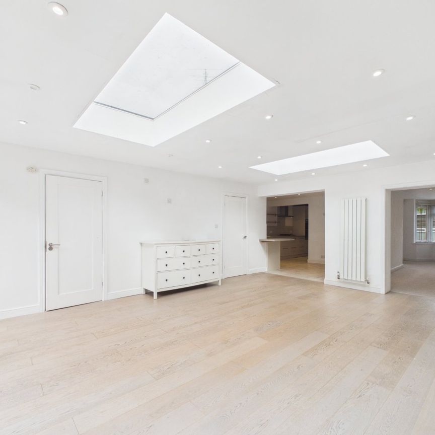 3 bedroom House in Moordale Avenue, Bracknell - Photo 1