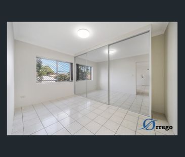 Spacious 2 Bedroom Unit - Prime Location - Photo 1