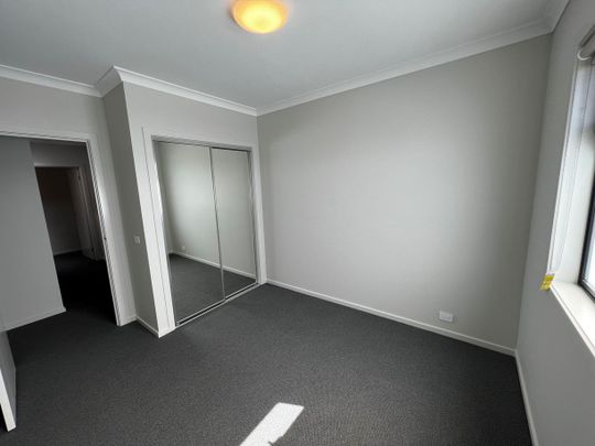 Splendid 4Br Townhouse in Williams Landing! - Photo 1