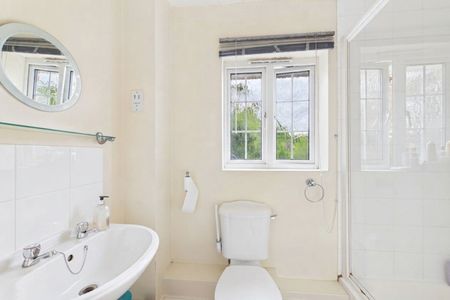 3 bedroom House in Beechfield Place, Maidenhead - Photo 5