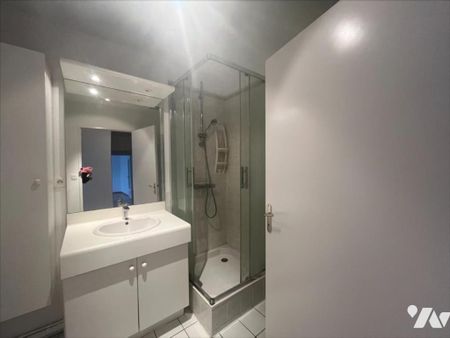 APPARTEMENT T3 - CENTRE BOURG LE RHEU - Photo 5