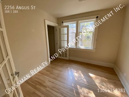 3 bed, 1 bath FULL HOUSE with Large Garage located Downtown Regina, SK - Photo 5