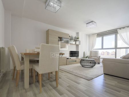 Excellent 3 Bedroom apartment for rent in Ciudad de las Ciencias, Valencia - Photo 4