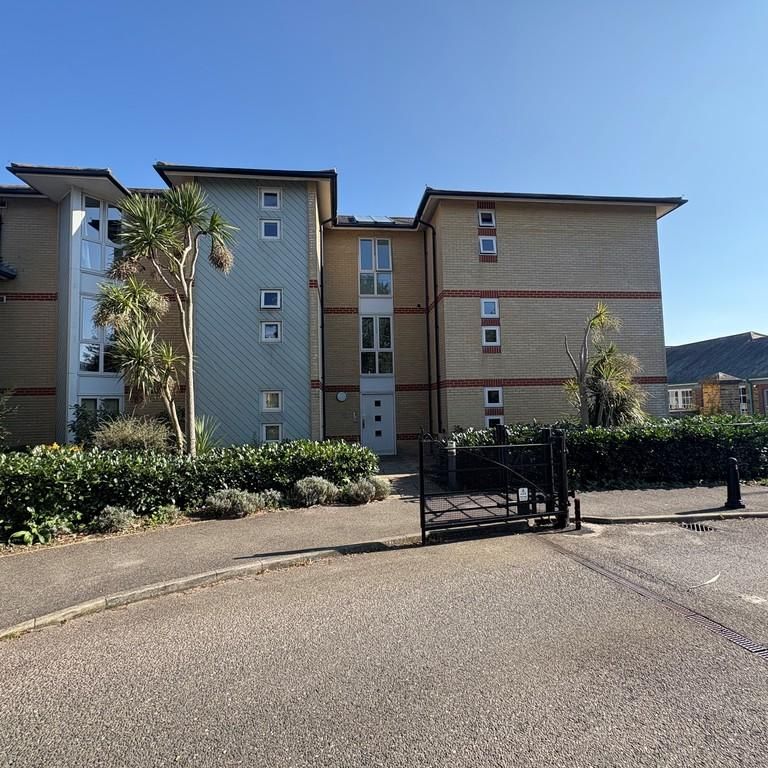 2 bedroom ground floor flat to rent - Photo 1