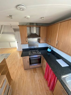 2 Bed Flat, Gunnersbury Avenue, W5 - Photo 1